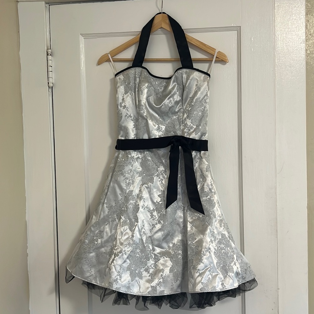 Jessica McClintock size 5/6 silver and black prom dress